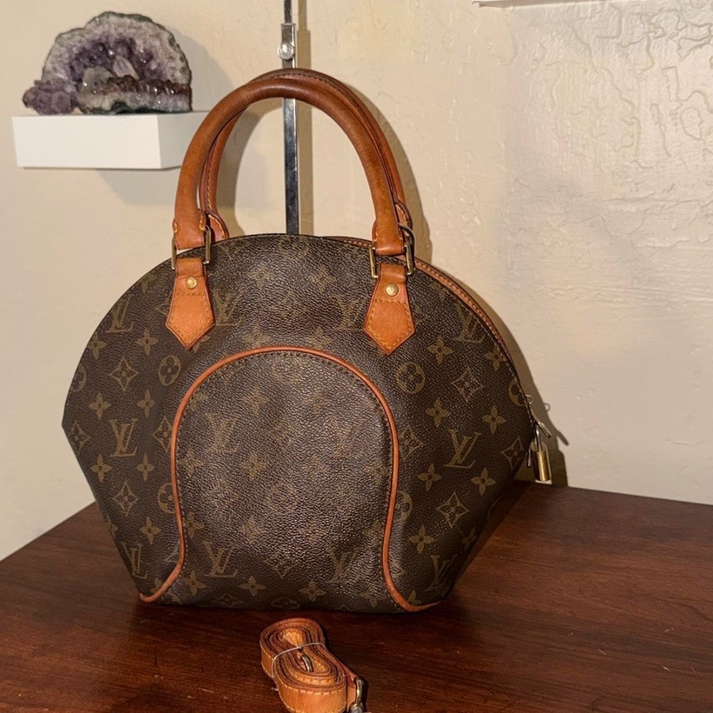 Authentic Louis Vuitton Brown Monogram smaller ellipse bag